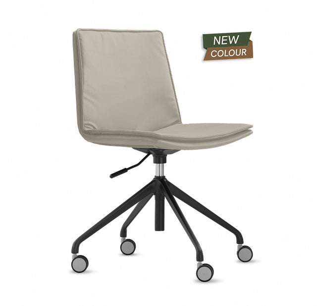 Real 4 Star, Black base, Khaki seat, front angle