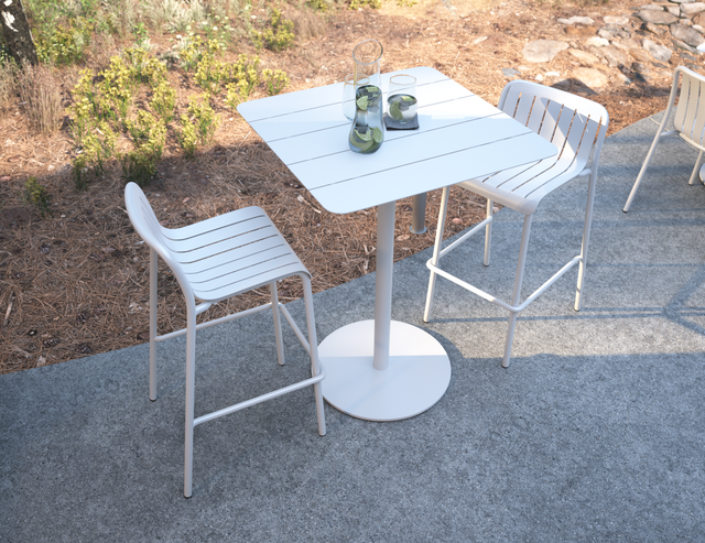 Roku High Bar Table White - setting