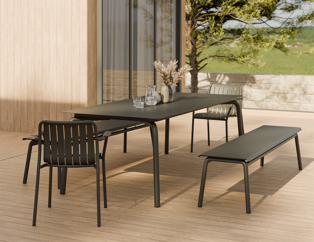 Lifestyle: Roku Outdoor Armchair in alfresco dining setting
