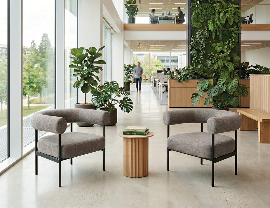 Lifestyle: Marlowe in Oyster Grey with black legs